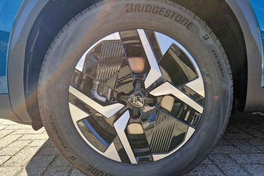 Peugeot 2008 GT Exclusive e-DCS6 1.2 PureTech mHEV