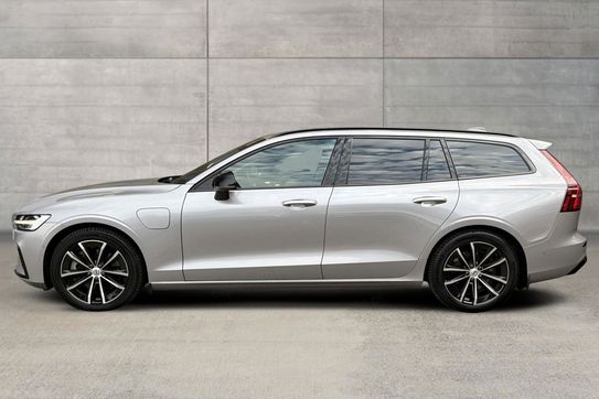 Volvo V60 T6 AWD Plug-In Hybrid Plus Dark