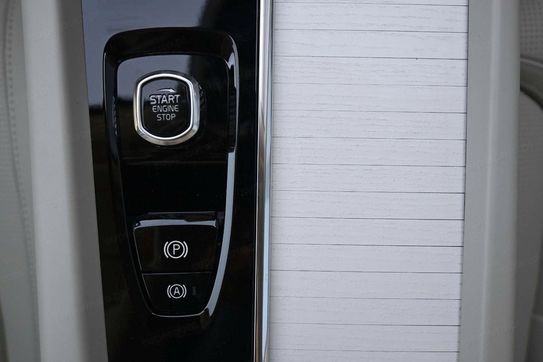 Volvo XC60 T6 Plug-In Hybrid AWD Ultra Dark