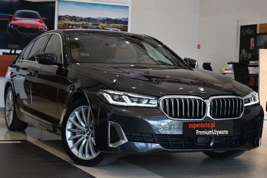 BMW Seria 5 530i xDrive Luxury Line