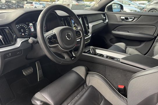 Volvo V60 B3 B R-Design