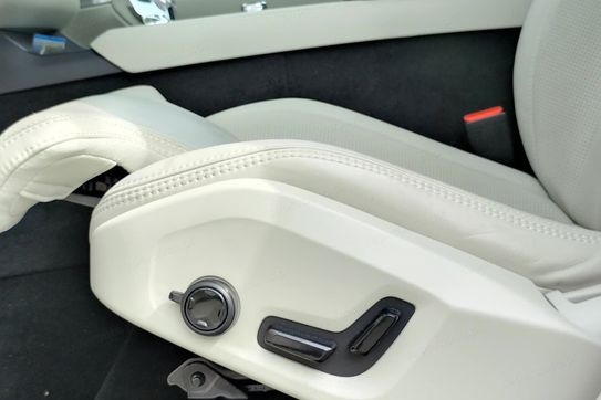 Volvo XC90 T8 AWD Plug-In Hybrid Ultra Bright