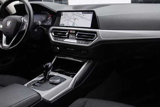 BMW Seria 3 318i Advantage aut
