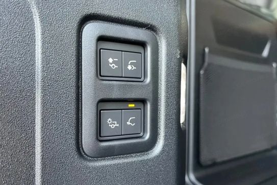 Land Rover Defender 110 D250 X-Dynamic AWD HSE