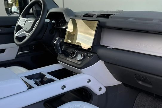 Land Rover Defender D250 mHEV S