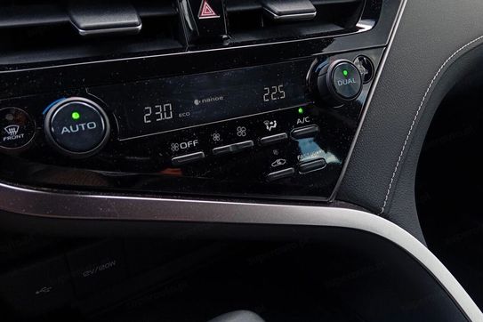 Toyota Camry 2.5 Hybrid Prestige Cvt