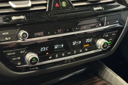 BMW Seria 5 520d xDrive Luxury Line