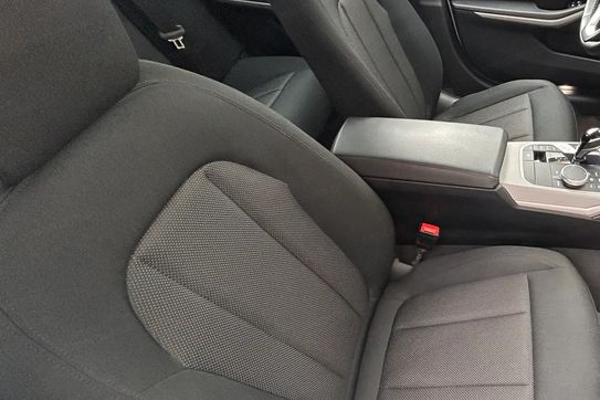 BMW Seria 3 318i Advantage aut