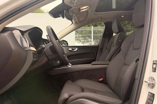 Volvo XC60 B5 B AWD Plus Dark aut