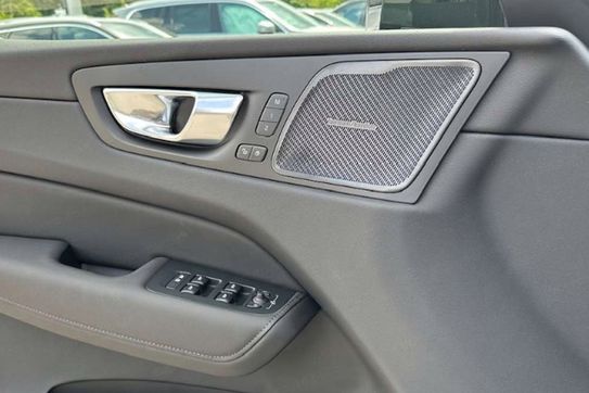 Volvo XC60 B5 AWD Ultra Dark