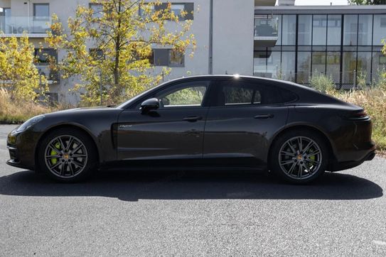 Porsche Panamera 4 e-Hybrid