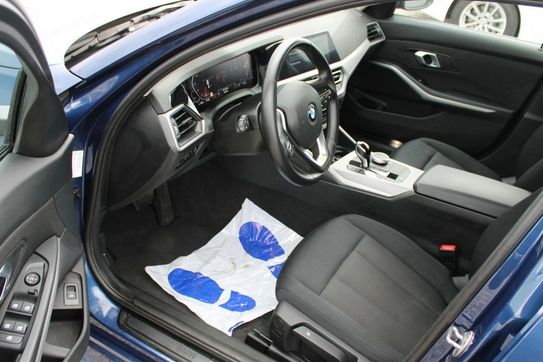 BMW Seria 3 318i aut