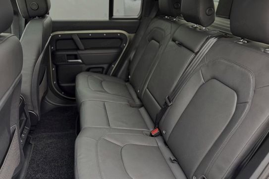 Land Rover Defender 110 D300 X-Dynamic HSE