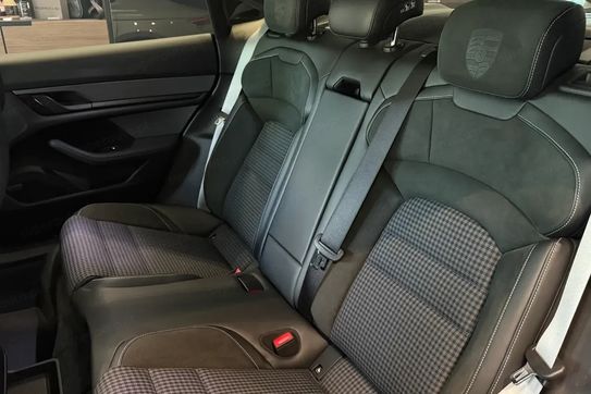 Porsche Taycan 4 Black Edition