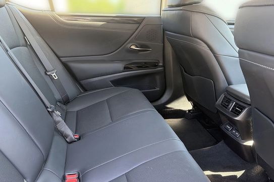 Lexus ES 300h Business Edition