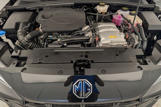 MG 3 Exclusive 1.5 Hybrid+ AT