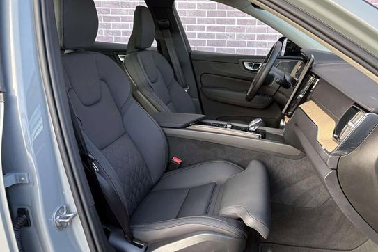 Volvo XC60 B5 B AWD Ultra Dark