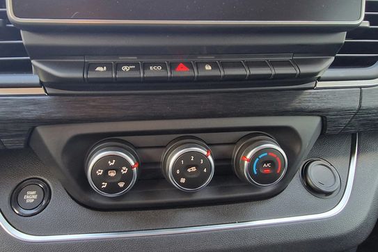 Nissan Primastar L2H1 Tekna 9A/T