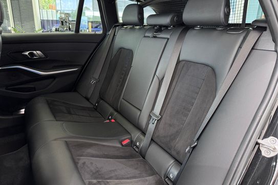 BMW Seria 3 330e xDrive M Sport sport-aut