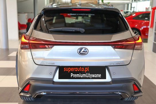 Lexus UX 300h F Sport Design