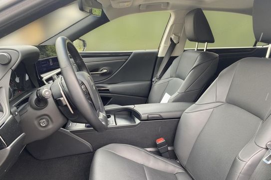Lexus ES 300h F Sport Design