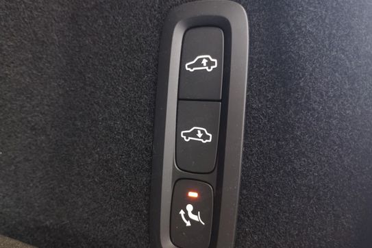 Volvo XC60 T8 Plug-In Hybrid AWD Ultra Black Edition aut