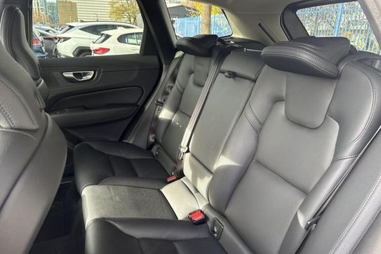 Volvo XC60 B4 B Plus Dark