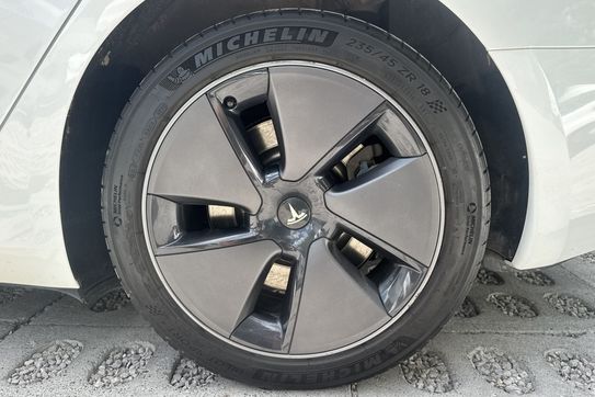 Tesla Model 3 RWD