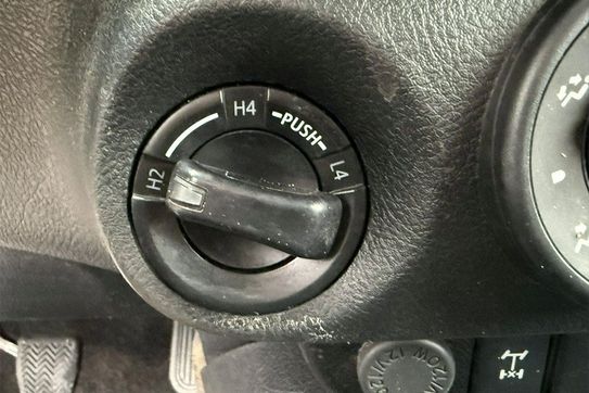 Toyota HiLux Double Cab DLX 4x4
