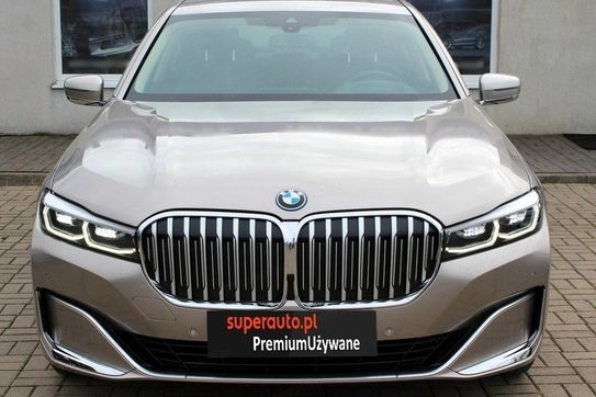 BMW Seria 7 745e