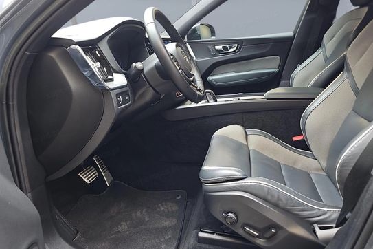 Volvo XC60 B5 B AWD Plus Dark