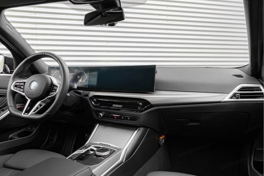 BMW Seria 3 330e M Sport