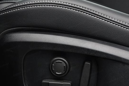 Jaguar XE 2.0 D200 AWD R-Dynamic Black