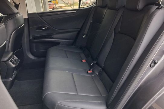 Lexus ES 300h Business Edition