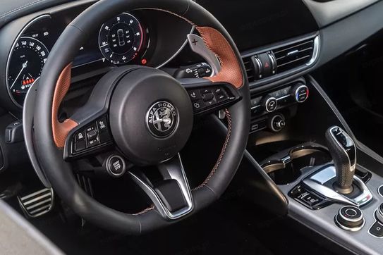 Alfa Romeo Giulia 2.0 Turbo Intensa Q4