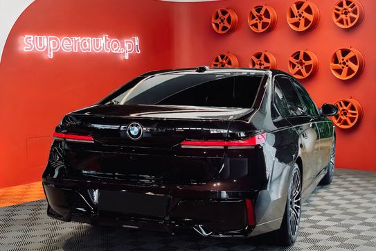 BMW Seria 7 740d xDrive Nero Lusso Edition