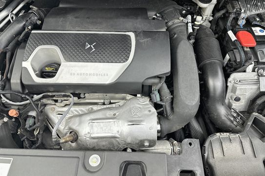 DS DS7 Performance Line 1.6 E-Tense Hybrid AT