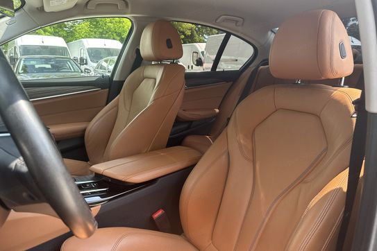BMW Seria 5 520e Luxury Line
