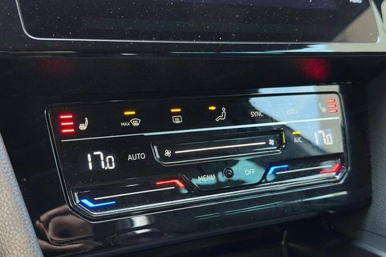 Volkswagen Passat 1.5 TSI Elegance DSG