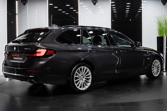 BMW Seria 5 530e xDrive Luxury Line aut