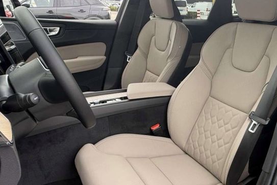 Volvo XC60 B5 B AWD Ultra Dark