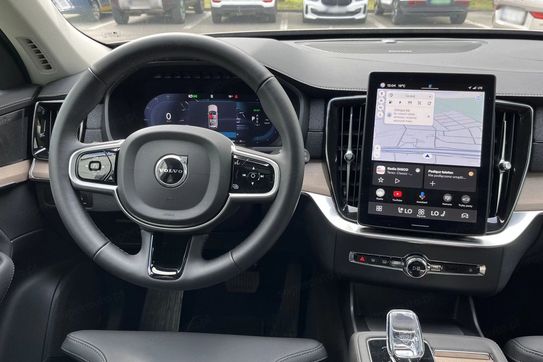 Volvo XC90 T8 AWD Plug-In Hybrid Plus Dark 7os