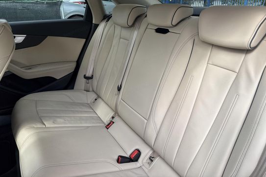 Audi A4 45 TFSI mHEV quattro S Line