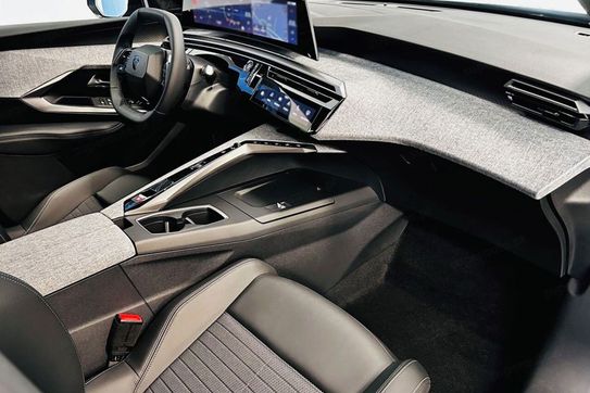 Peugeot 3008 Business e-DCS6 1.2 PureTech mHEV