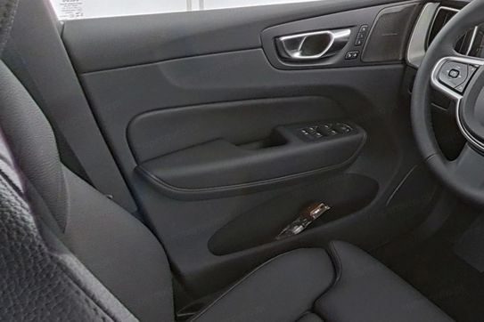 Volvo XC60 B5 B AWD Ultra Dark