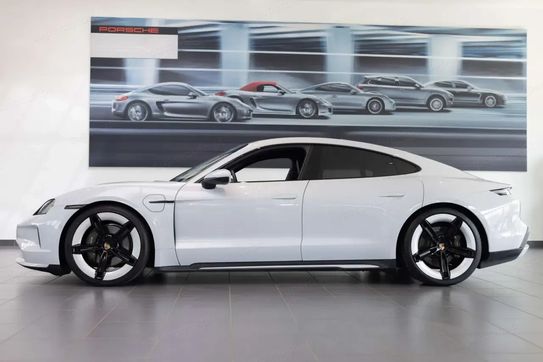 Porsche Taycan 4 Black Edition
