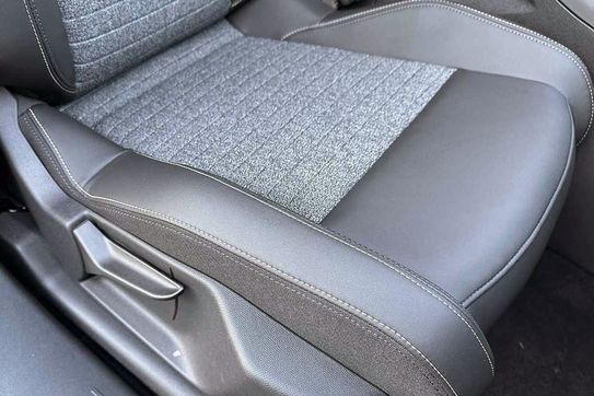 Peugeot 5008 Allure e-DCS6 1.2 mHEV