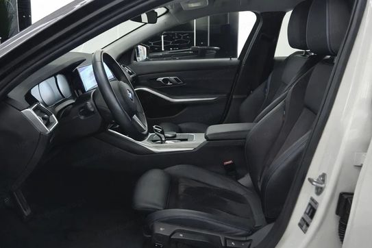 BMW Seria 3 318i M Sport aut