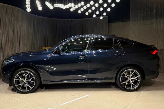 BMW X6 M50i