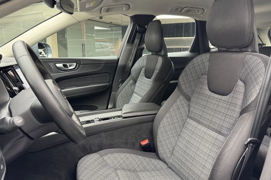 Volvo XC60 B4 D AWD Momentum Pro